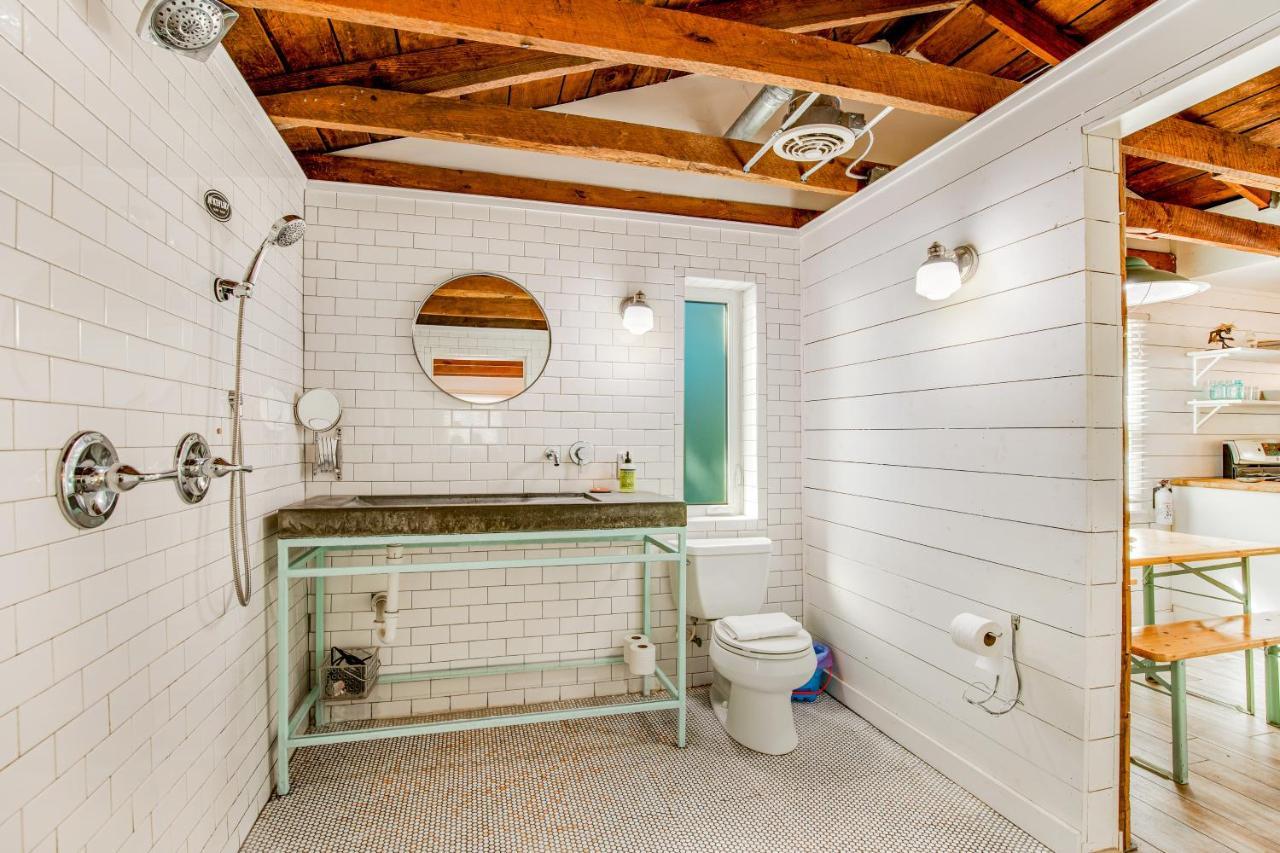 This Place Cottage B Folly Beach Eksteriør billede